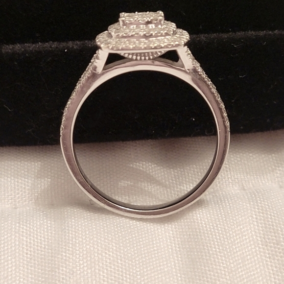 Kays Jewelers Engagement Ring - Picture 9 of 12